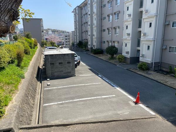 白川台住宅１４号棟 駐車場