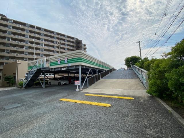 セレーノ見附 駐車場