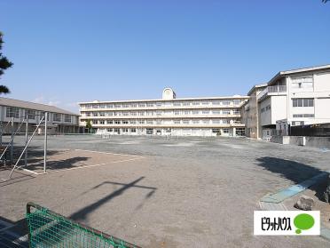 高崎市立塚沢中学校：945m