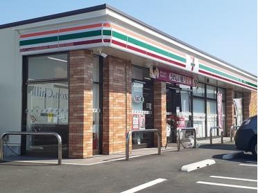 セブンイレブン京目町店：600m