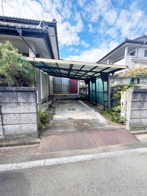 カーポート付きの駐車場です☆