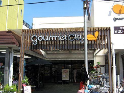 グルメシティ南森町店：605m