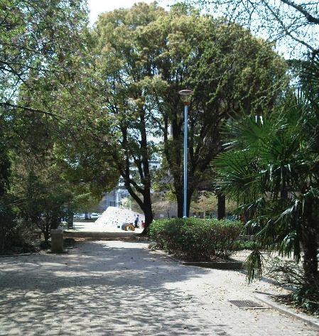 東小橋公園：885m