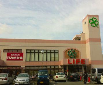 ライフ茨田大宮店：63m