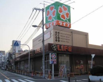 ライフ大国町店：127m