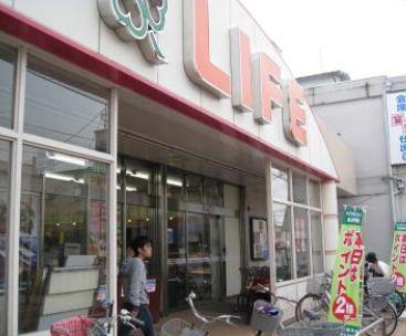 ライフ初芝店：291m