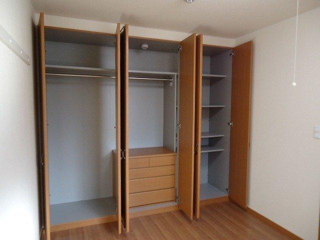 フォンテーヌ美原 収納