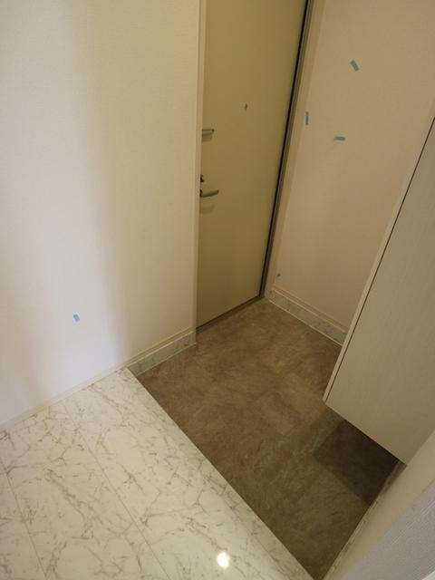 南秀苑かつやま（105） 玄関