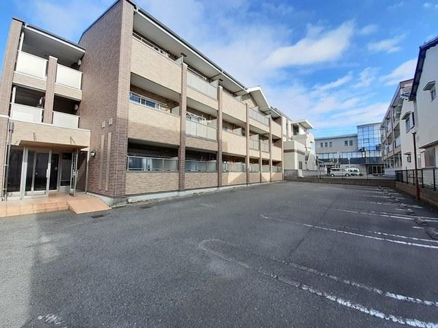 エステート・レイⅢ（303） 駐車場
