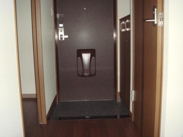 シャルマン桂 玄関