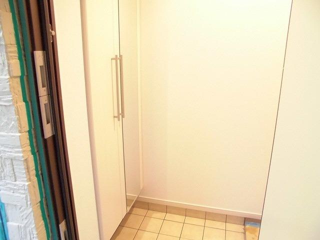 クレッセント（203） 玄関