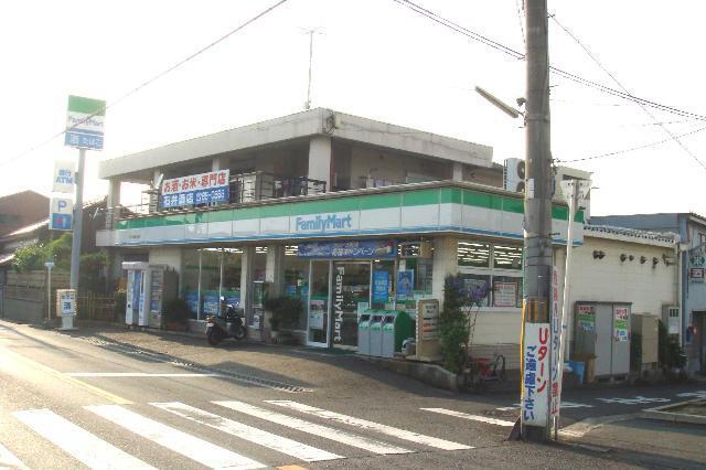 ファミリーマート：550m