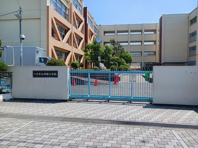 刑部小学校：300m
