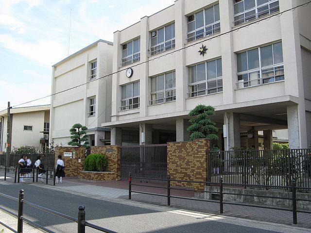 大阪市立新生野中学校：452m