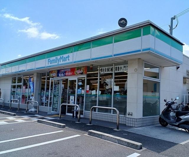 ファミリーマート様：500m