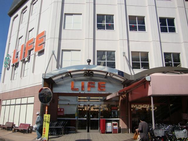 ライフ初芝店：568m