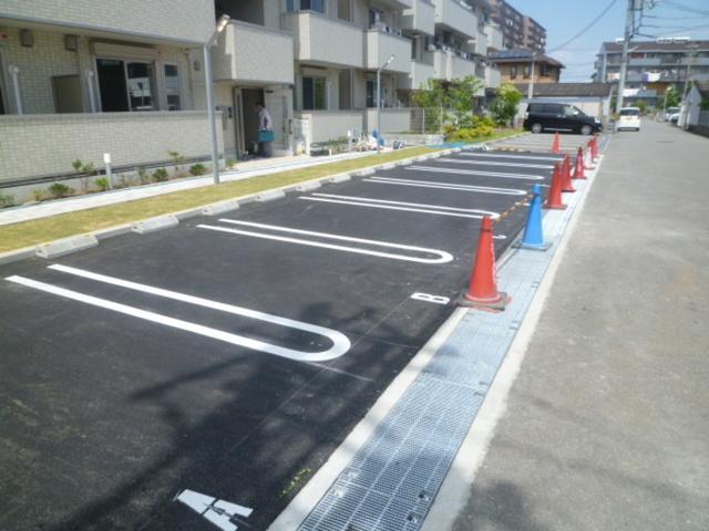ラ　ルーチェ天美我堂（302） 駐車場