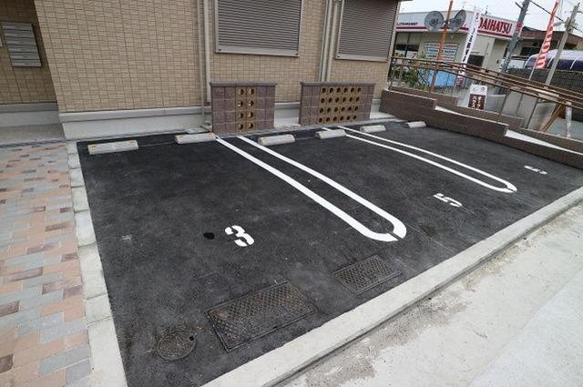 グレイスコート藤（102） 駐車場