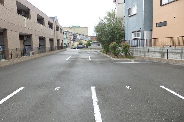 フォンテーヌ美原 駐車場