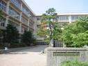 高岡市立芳野中学校：181m