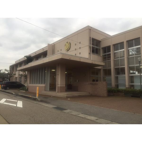 高岡市立平米小学校：325m