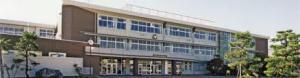 高岡市立戸出西部小学校：896m
