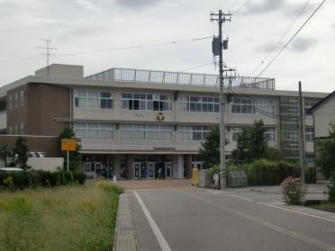 戸出西部小学校：600m