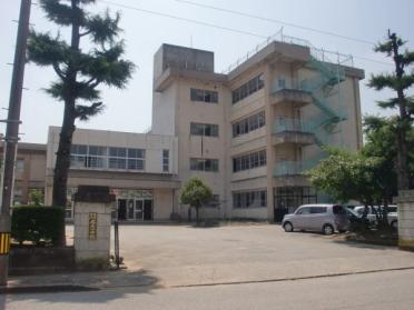 成美小学校：1300m