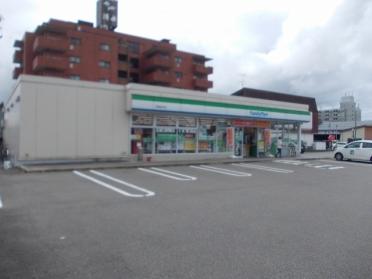 ファミリーマート高岡清水町店：500m