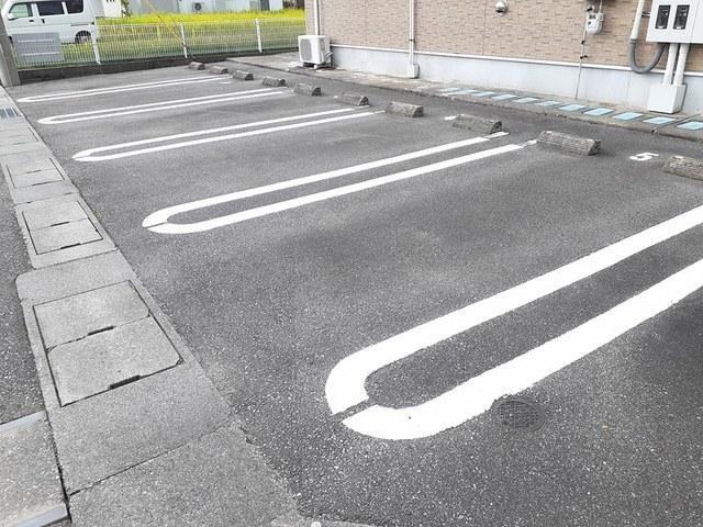 ヴィラ・ヴェルソー　Ⅱ（103） 駐車場