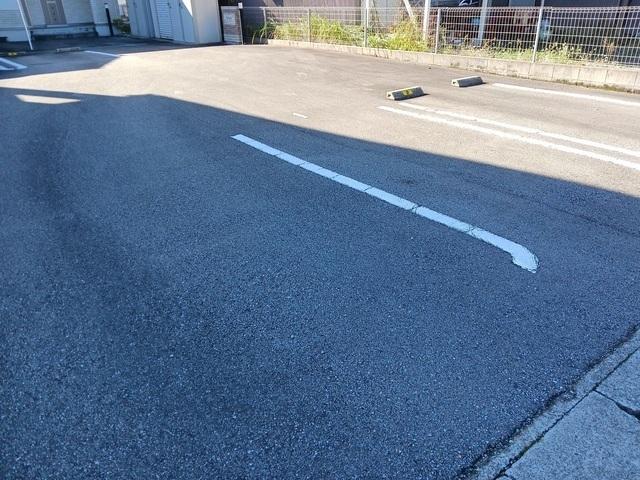 エストレーラ（202） 駐車場