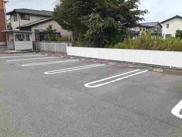ローレルＮＳⅥ（102） 駐車場