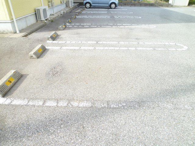 エレガンス　Ａ（201） 駐車場