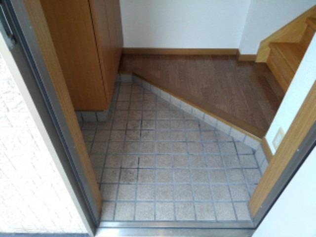 メゾンソレイユ（204） 玄関