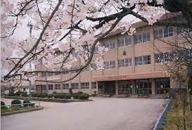 射水市立太閤山小学校：445m