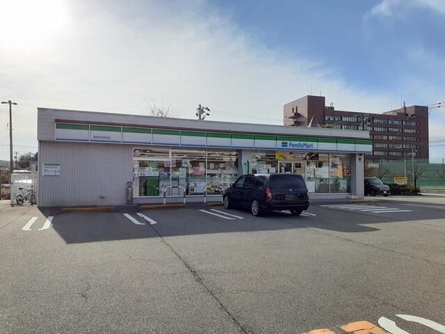 ファミリーマート高岡市役所前店：850m