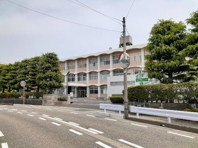 高岡西部小学校：1100m