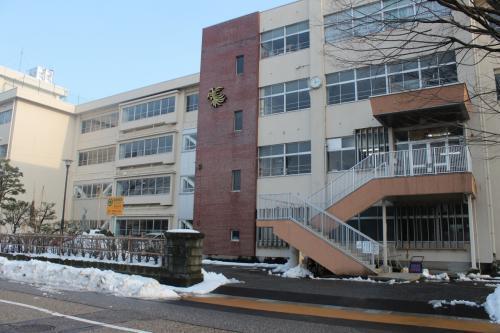 高岡市立高陵小学校：507m