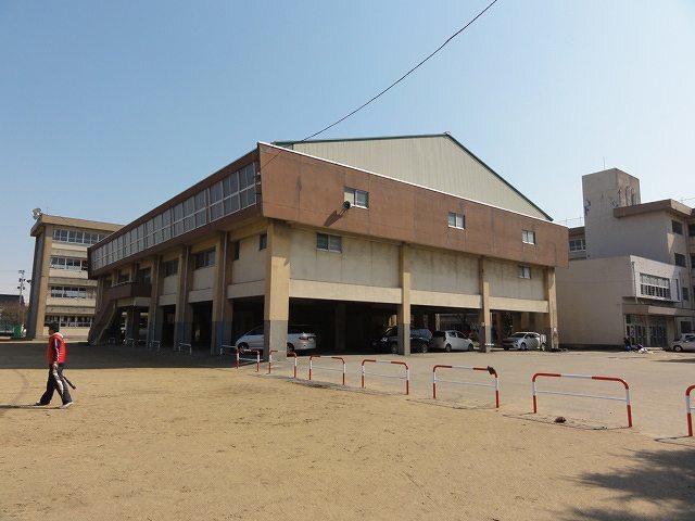 成美小学校：1200m