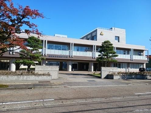 志貴野中学校：600m
