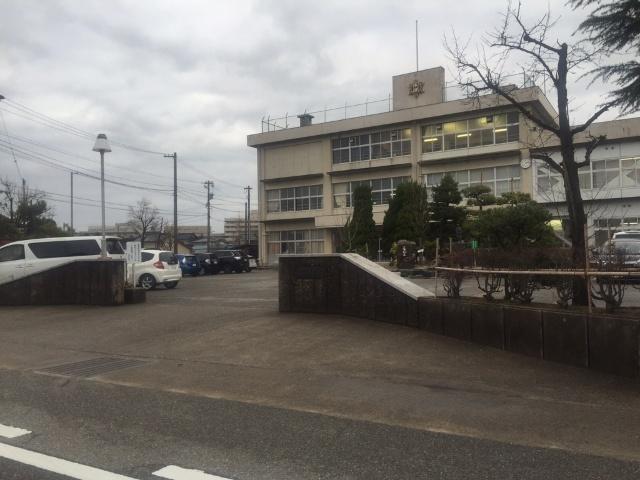 高岡市立木津小学校：596m