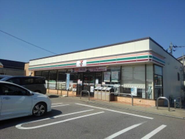 セブンイレブン高岡内免3丁目店：400m