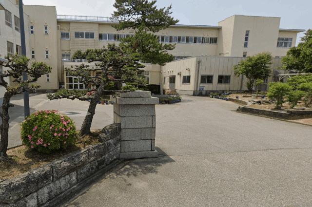 高岡市立牧野小学校：870m
