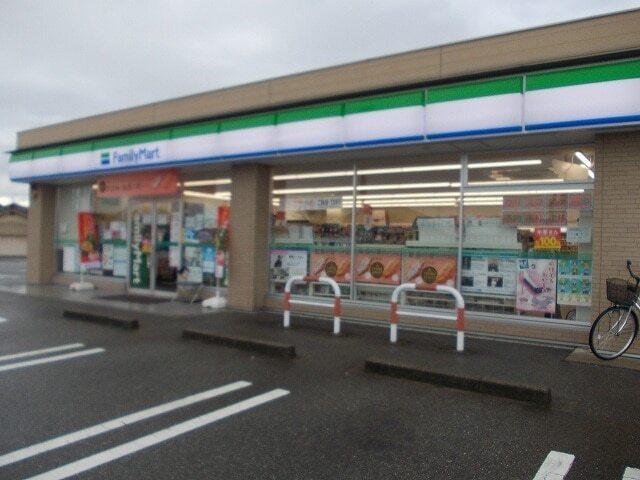 ファミリーマート：240m
