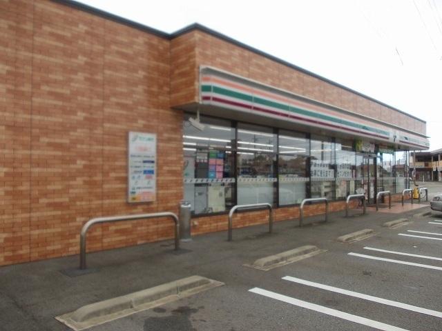 セブンイレブン：550m