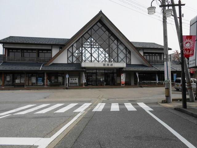 あいの風とやま鉄道福岡駅：1350m