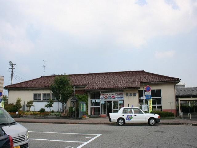 氷見線「伏木駅」：1000m