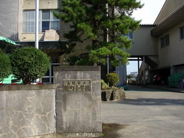 能町小学校：800m
