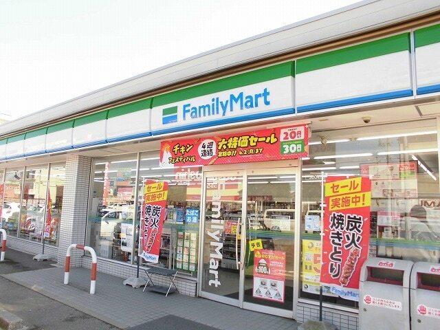 ファミリーマート：330m