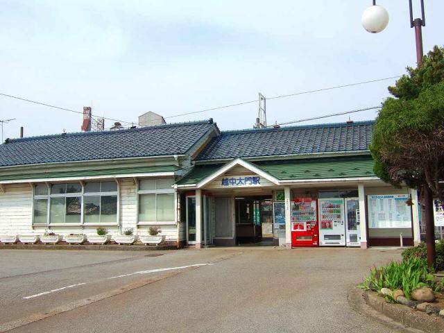 越中大門駅：2200m